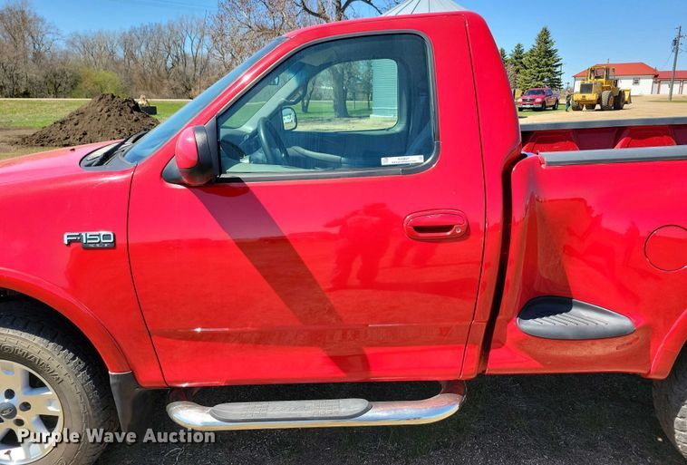 image for item NV9827 1997 Ford F150 XLT pickup truck