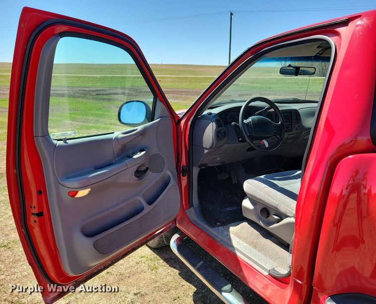 image for item NV9827 1997 Ford F150 XLT pickup truck