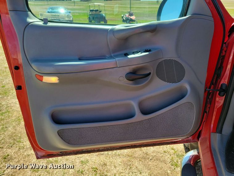 image for item NV9827 1997 Ford F150 XLT pickup truck