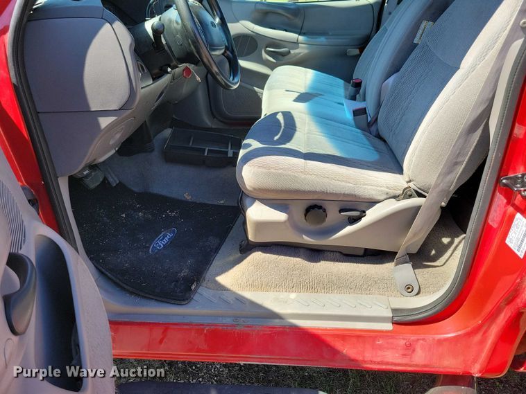 image for item NV9827 1997 Ford F150 XLT pickup truck