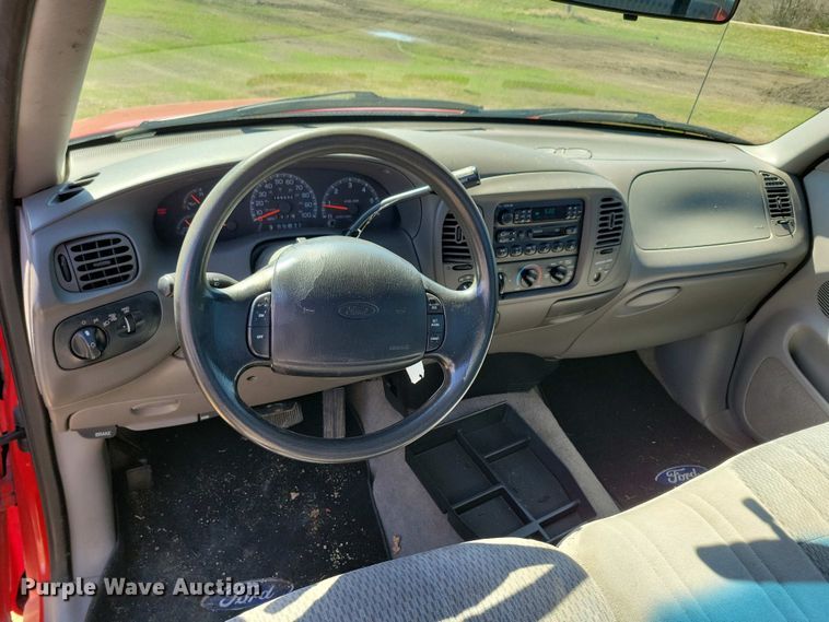 image for item NV9827 1997 Ford F150 XLT pickup truck