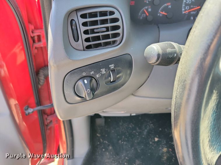 image for item NV9827 1997 Ford F150 XLT pickup truck