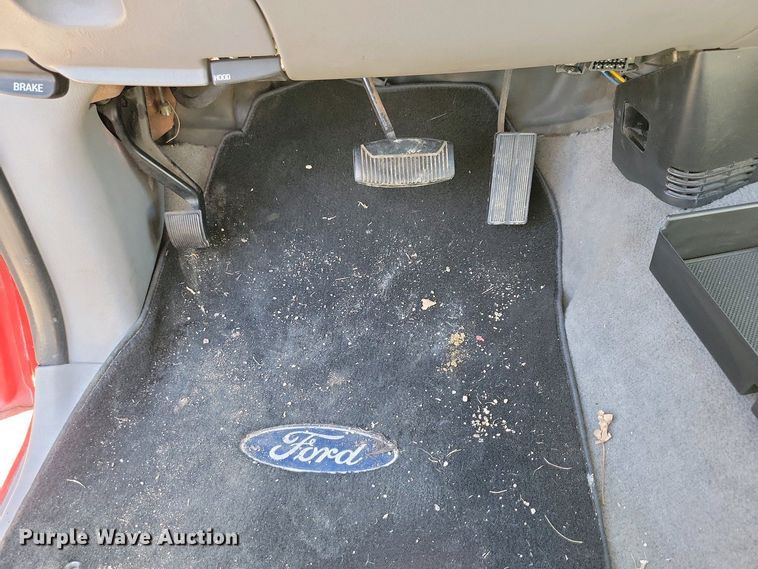 image for item NV9827 1997 Ford F150 XLT pickup truck
