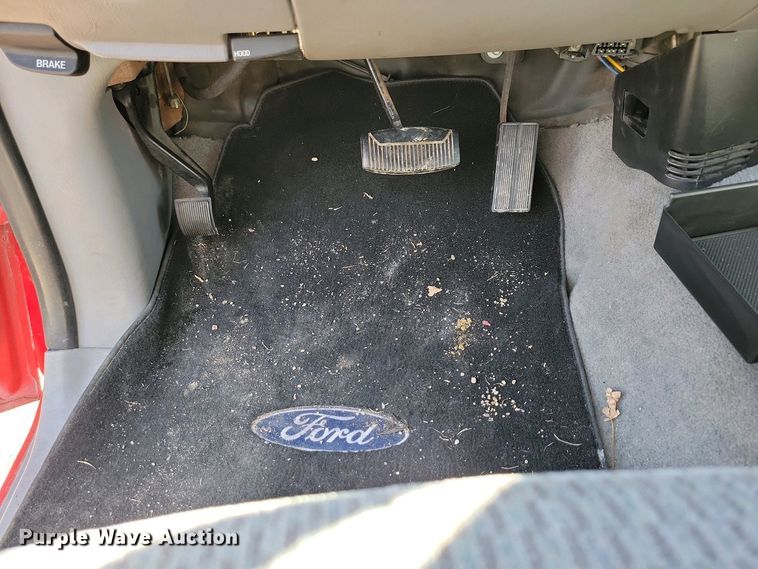 image for item NV9827 1997 Ford F150 XLT pickup truck