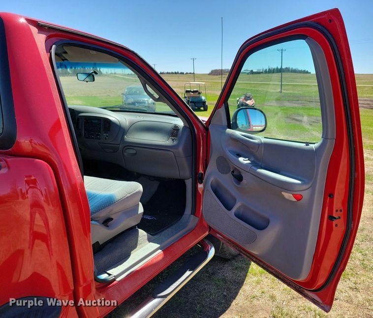image for item NV9827 1997 Ford F150 XLT pickup truck