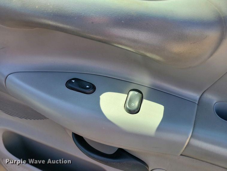 image for item NV9827 1997 Ford F150 XLT pickup truck