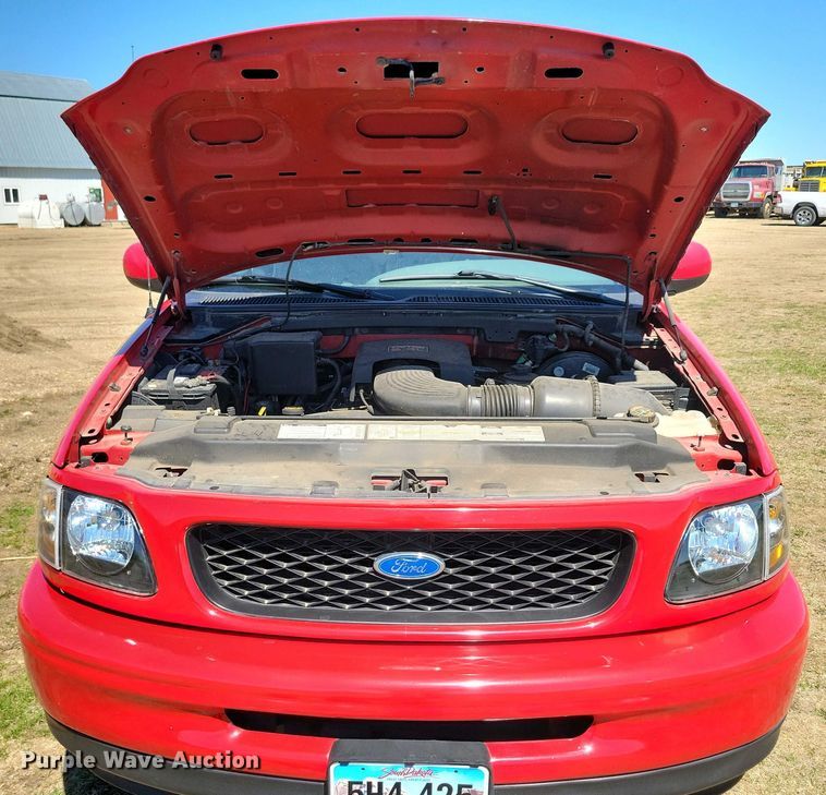 image for item NV9827 1997 Ford F150 XLT pickup truck