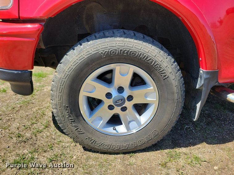image for item NV9827 1997 Ford F150 XLT pickup truck