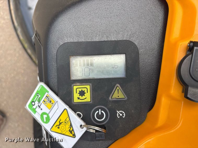 image for item OB9698 2021 Cub Cadet CC30E lawn mower