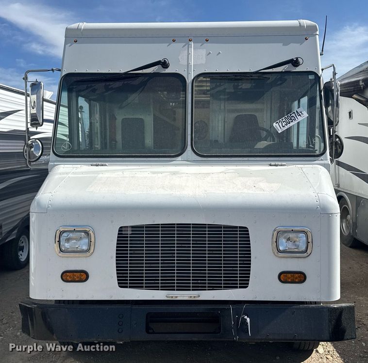 image for item YA0025 2022 Freightliner MT45 delivery truck