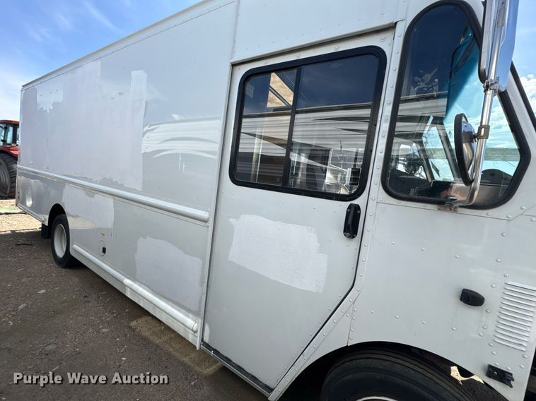 image for item YA0025 2022 Freightliner MT45 delivery truck