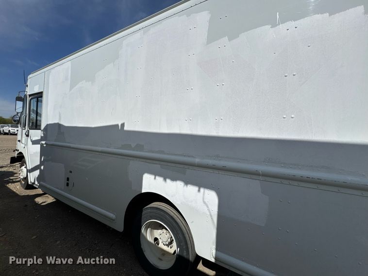 image for item YA0025 2022 Freightliner MT45 delivery truck