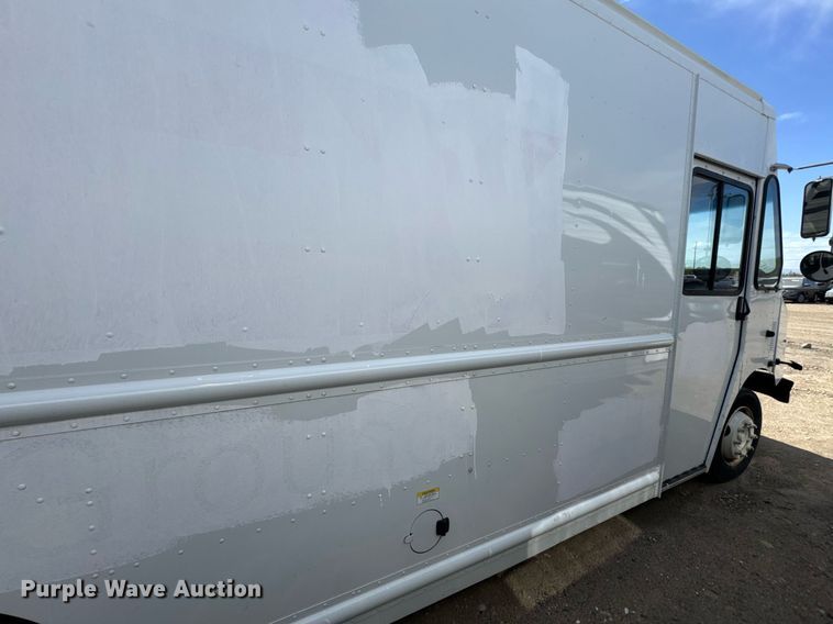 image for item YA0025 2022 Freightliner MT45 delivery truck