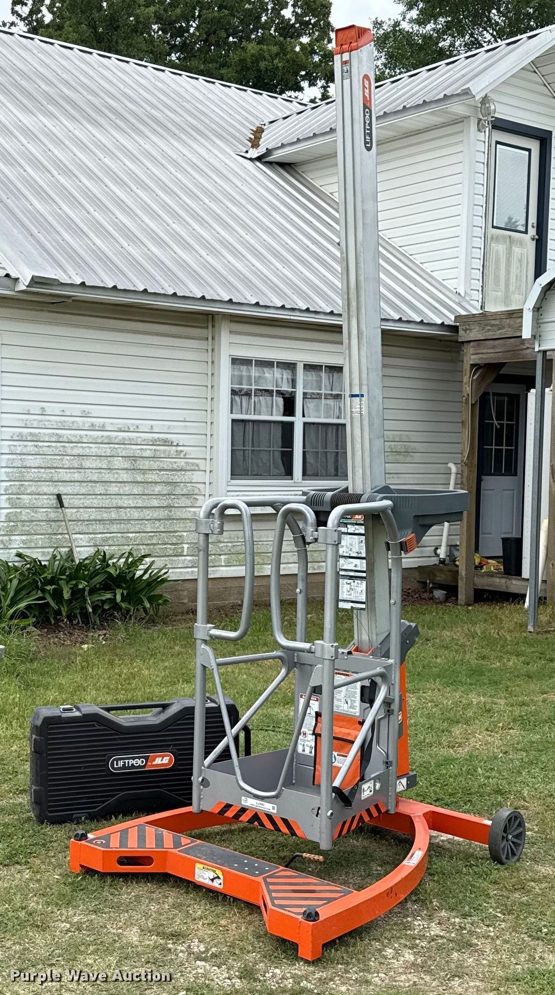 JLG FS80 LiftPod vertical lift in Bremond, TX | Item EJ3684 sold