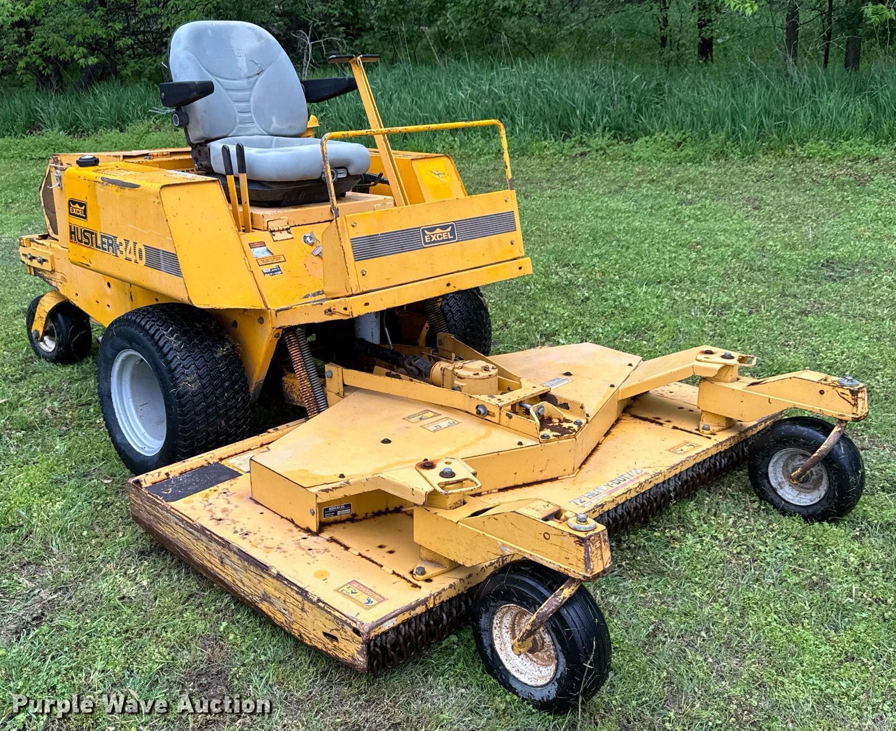 のびる　Herrby Excel Model-type1000 Excel Hustler 340 ZTR lawn mower in Sedgwick, KS | Item