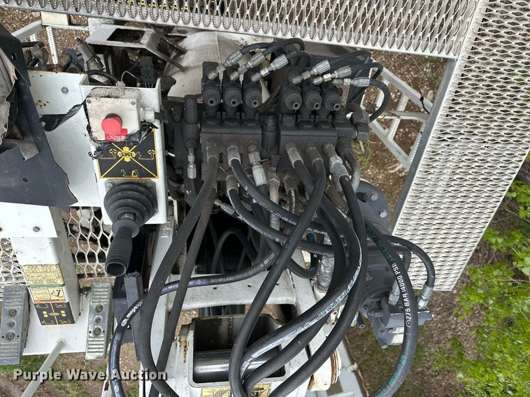 image for item DF8480 IMT 16000 Series III truck mounted crane