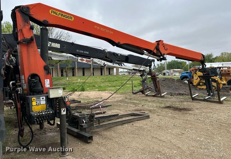 image for item DF8490 2014 Palfinger PW35001-SH truck mounted crane
