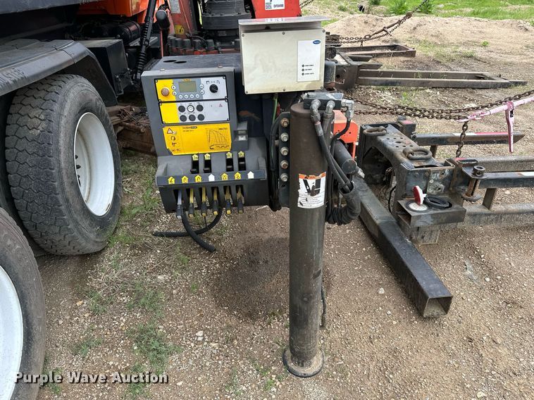 image for item DF8490 2014 Palfinger PW35001-SH truck mounted crane