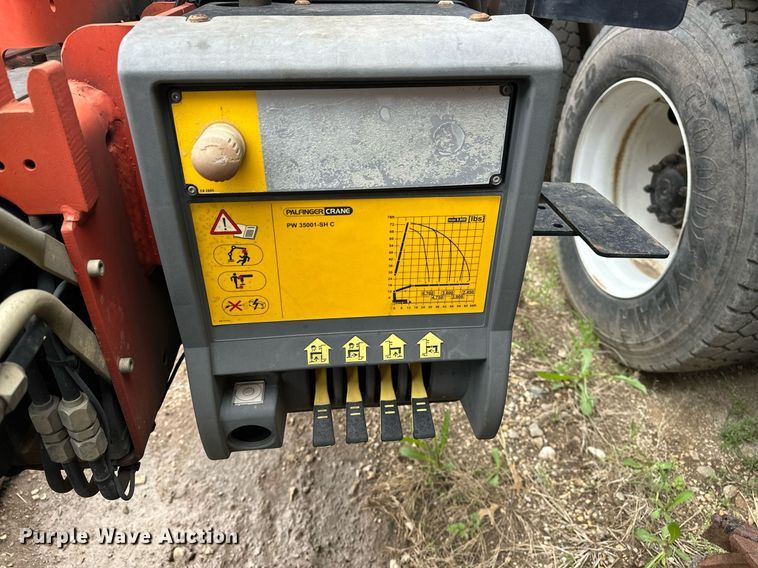 image for item DF8490 2014 Palfinger PW35001-SH truck mounted crane