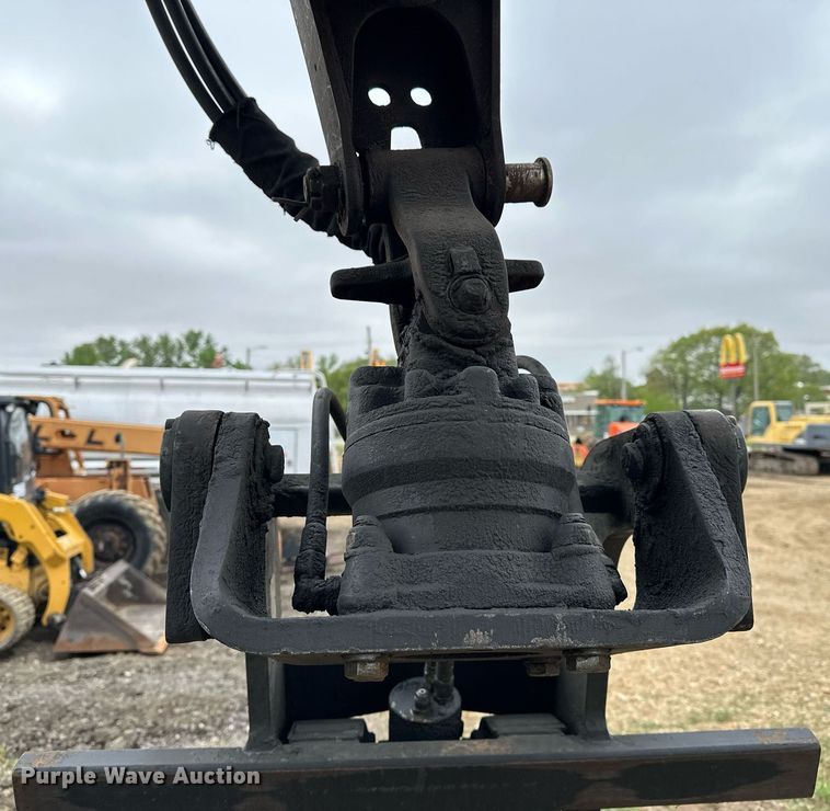 image for item DF8490 2014 Palfinger PW35001-SH truck mounted crane