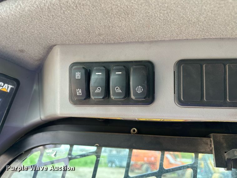 image for item DF8492 2020 Caterpillar 259D3 tracked skid steer loader