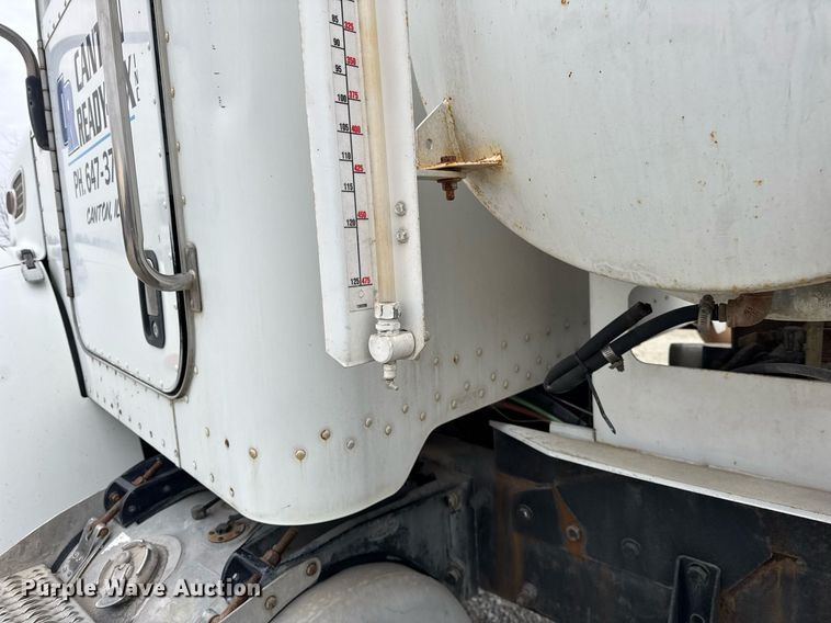 image for item DH9841 2008 Peterbilt 340 ready mix truck