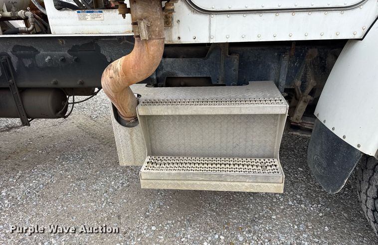 image for item DH9841 2008 Peterbilt 340 ready mix truck