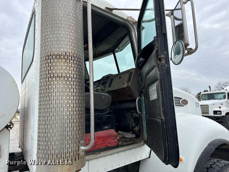 image for item DH9841 2008 Peterbilt 340 ready mix truck