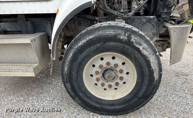 image for item DH9841 2008 Peterbilt 340 ready mix truck