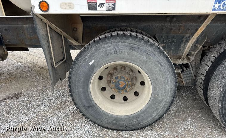 image for item DH9841 2008 Peterbilt 340 ready mix truck