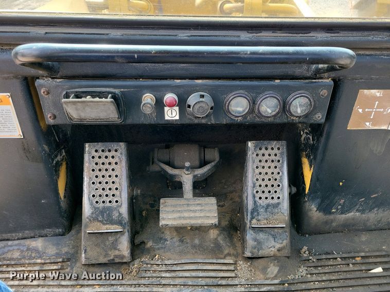 image for item DN3730 1997 Caterpillar 973D track loader