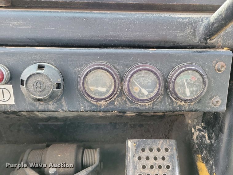 image for item DN3730 1997 Caterpillar 973D track loader