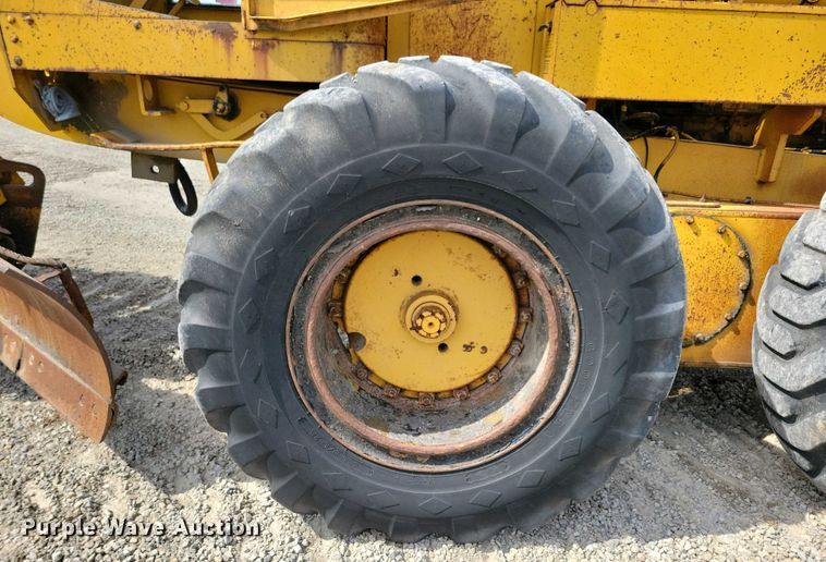 image for item DN3734 1972 Wabco 777B rigid frame motor grader