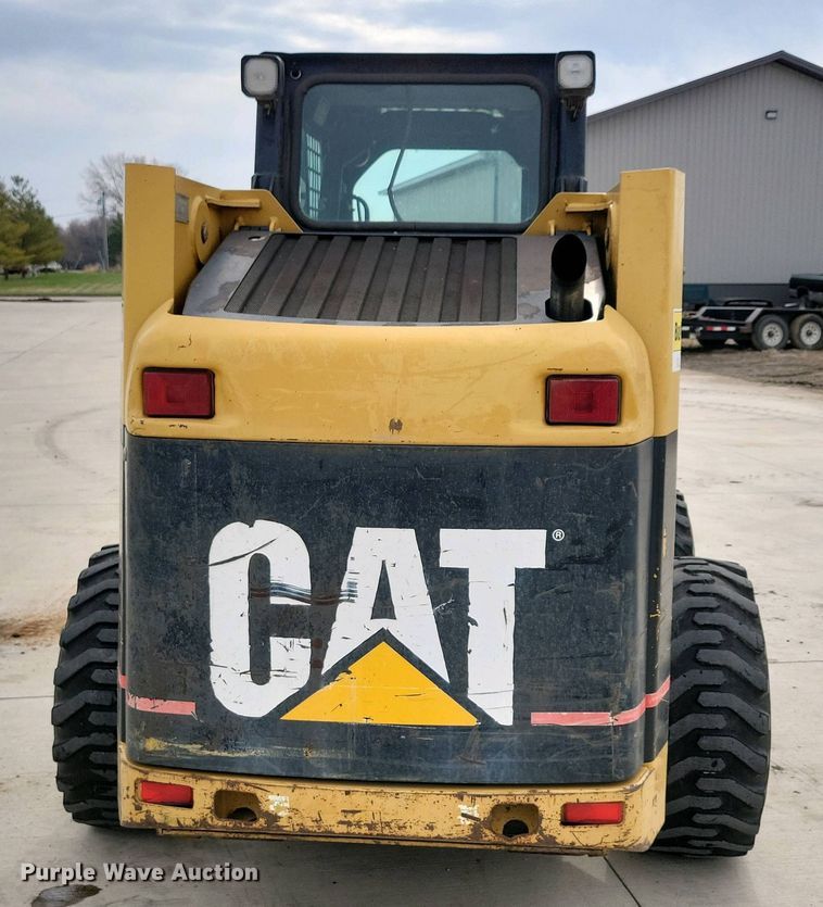 image for item DN3737 1999 Caterpillar 246 skid steer loader