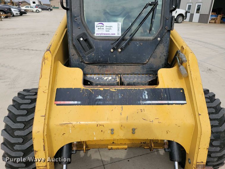 image for item DN3737 1999 Caterpillar 246 skid steer loader