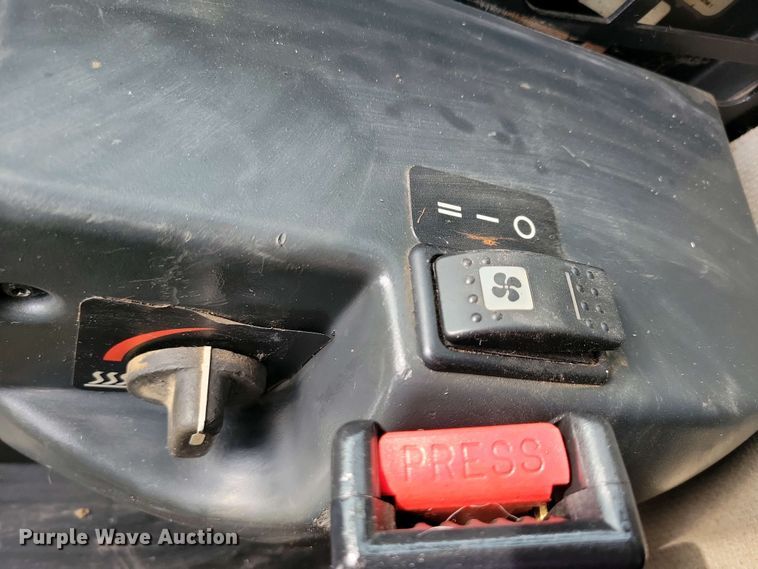 image for item DN3737 1999 Caterpillar 246 skid steer loader