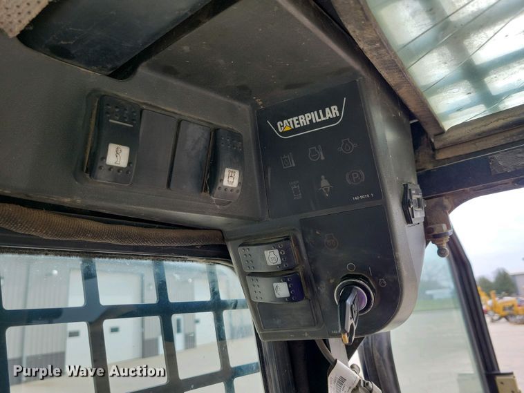 image for item DN3737 1999 Caterpillar 246 skid steer loader