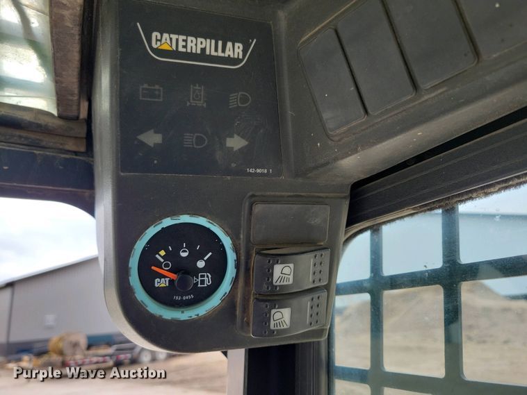 image for item DN3737 1999 Caterpillar 246 skid steer loader