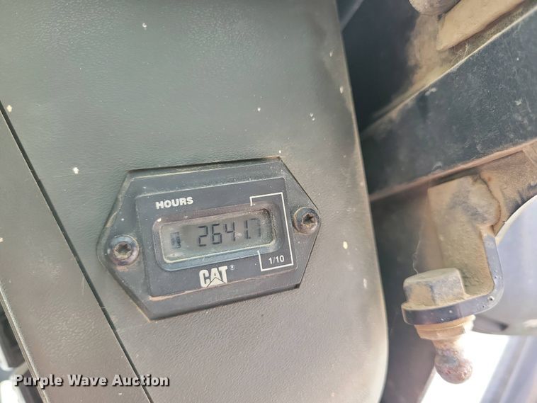 image for item DN3737 1999 Caterpillar 246 skid steer loader