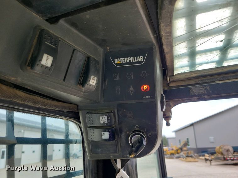 image for item DN3737 1999 Caterpillar 246 skid steer loader