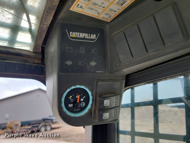 image for item DN3737 1999 Caterpillar 246 skid steer loader