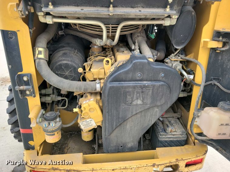 image for item DN3737 1999 Caterpillar 246 skid steer loader