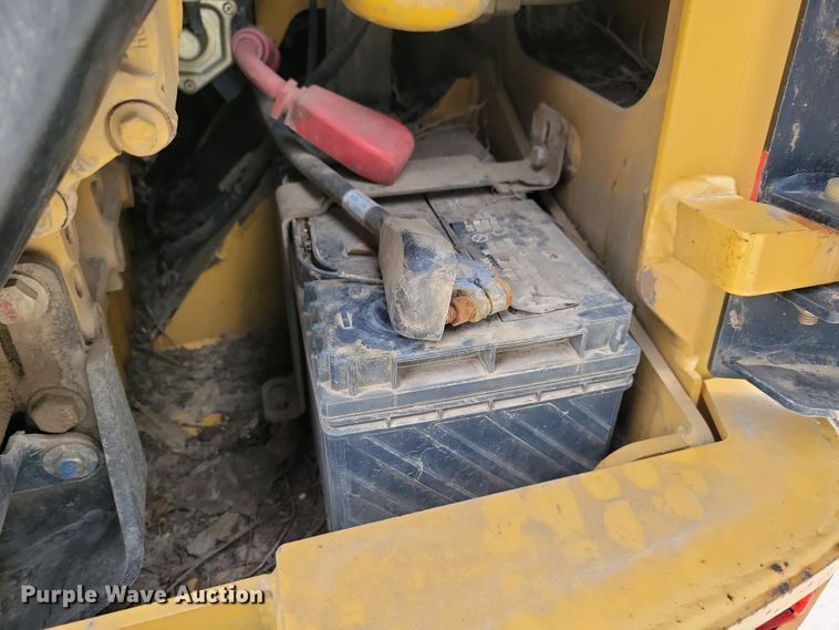 image for item DN3737 1999 Caterpillar 246 skid steer loader