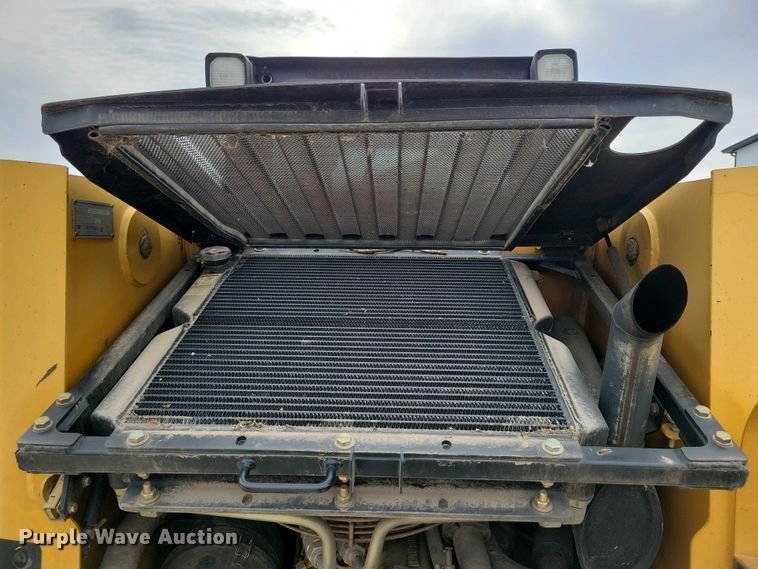 image for item DN3737 1999 Caterpillar 246 skid steer loader