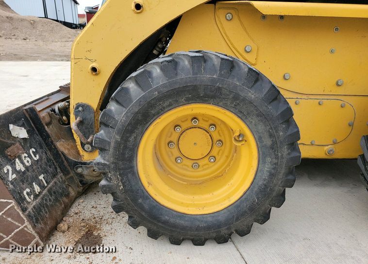image for item DN3737 1999 Caterpillar 246 skid steer loader