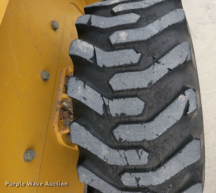 image for item DN3737 1999 Caterpillar 246 skid steer loader