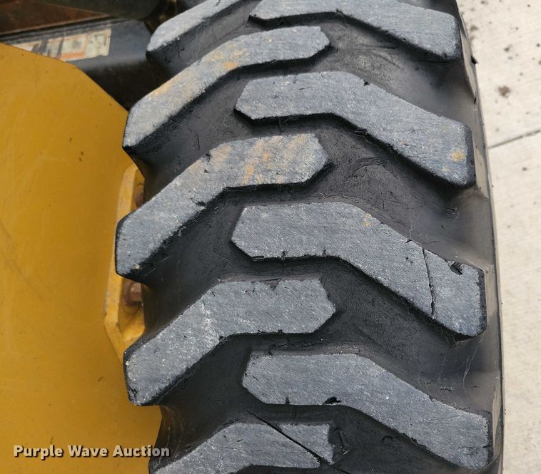 image for item DN3737 1999 Caterpillar 246 skid steer loader