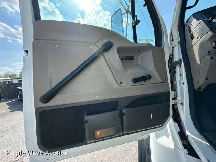 image for item DO0732 2006 Sterling L-Line dump truck