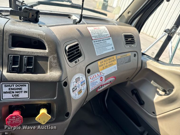 image for item DO0732 2006 Sterling L-Line dump truck