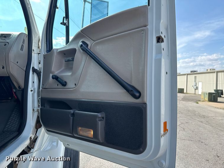 image for item DO0732 2006 Sterling L-Line dump truck